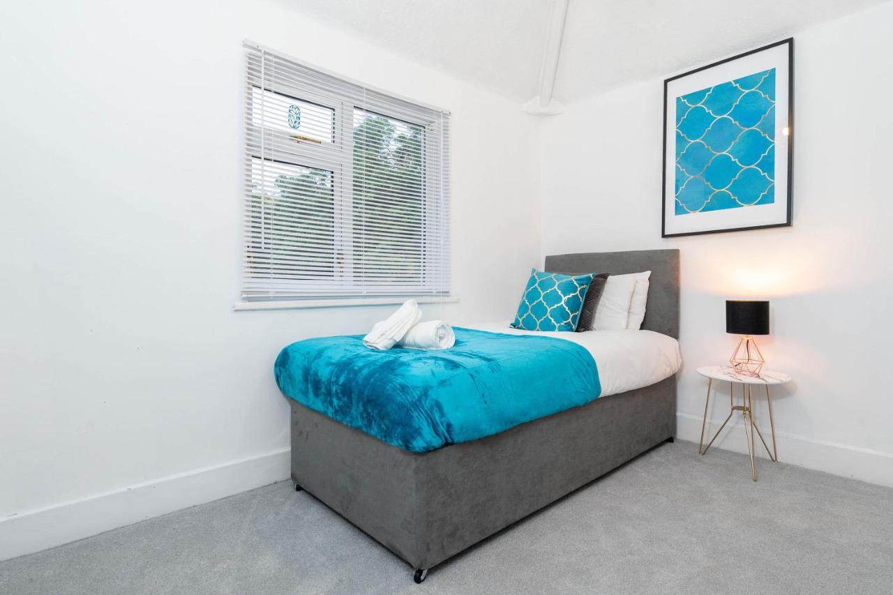 Large 4 Bedroom House - Top Rated - Off-Street Parking - Garden - Sleeps 9 - Contractors - Groups - Pool Table Northfield 외부 사진