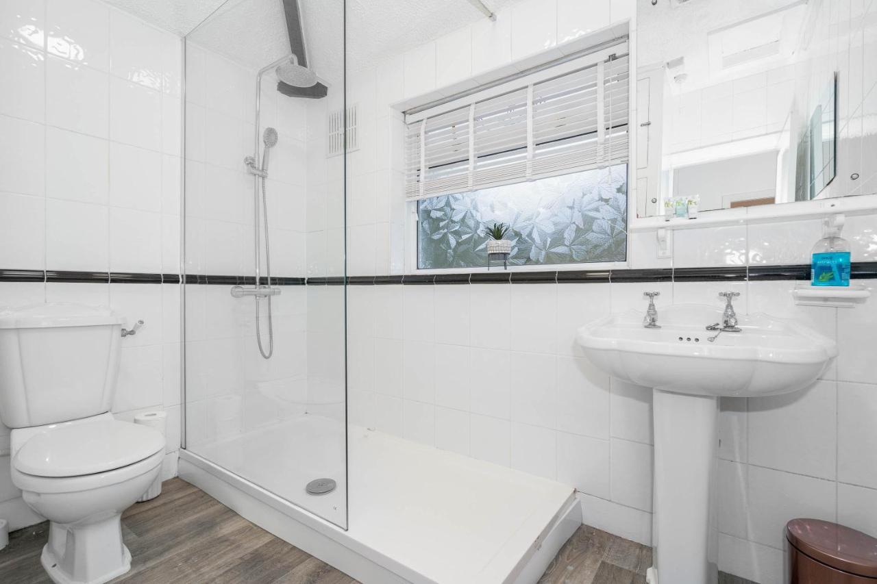 Large 4 Bedroom House - Top Rated - Off-Street Parking - Garden - Sleeps 9 - Contractors - Groups - Pool Table Northfield 외부 사진