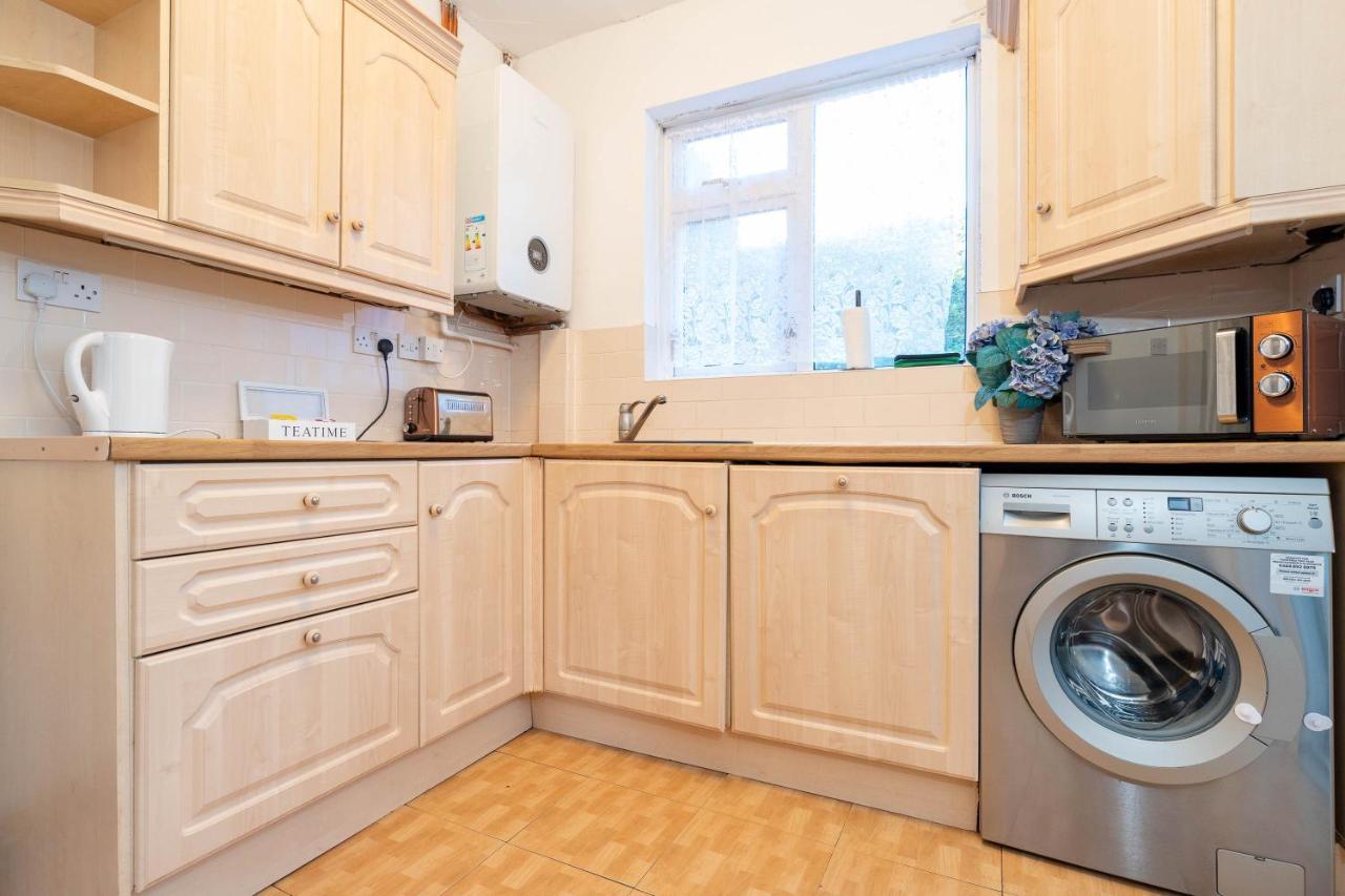 Large 4 Bedroom House - Top Rated - Off-Street Parking - Garden - Sleeps 9 - Contractors - Groups - Pool Table Northfield 외부 사진