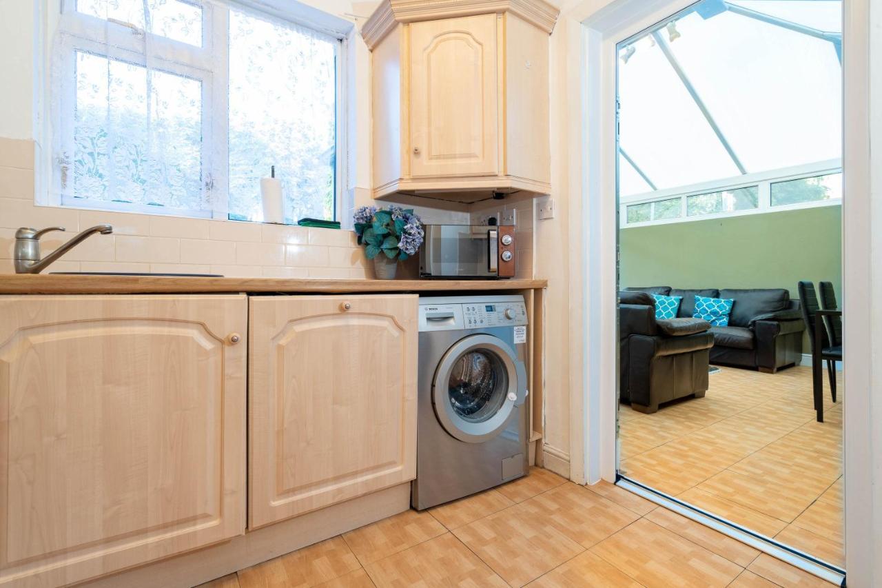 Large 4 Bedroom House - Top Rated - Off-Street Parking - Garden - Sleeps 9 - Contractors - Groups - Pool Table Northfield 외부 사진