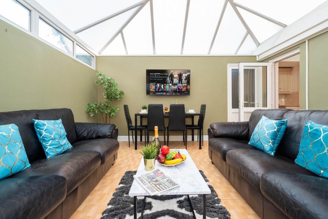 Large 4 Bedroom House - Top Rated - Off-Street Parking - Garden - Sleeps 9 - Contractors - Groups - Pool Table Northfield 외부 사진